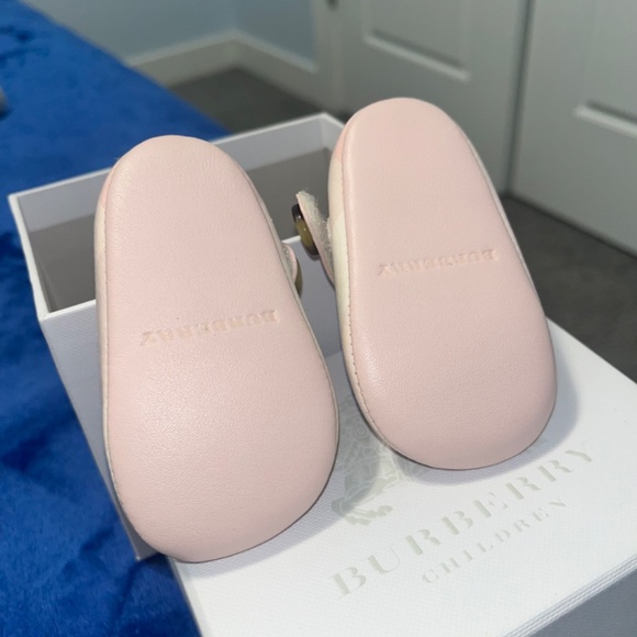 Infant Burberry Shoes - Baby Girl - Picture 2 of 3